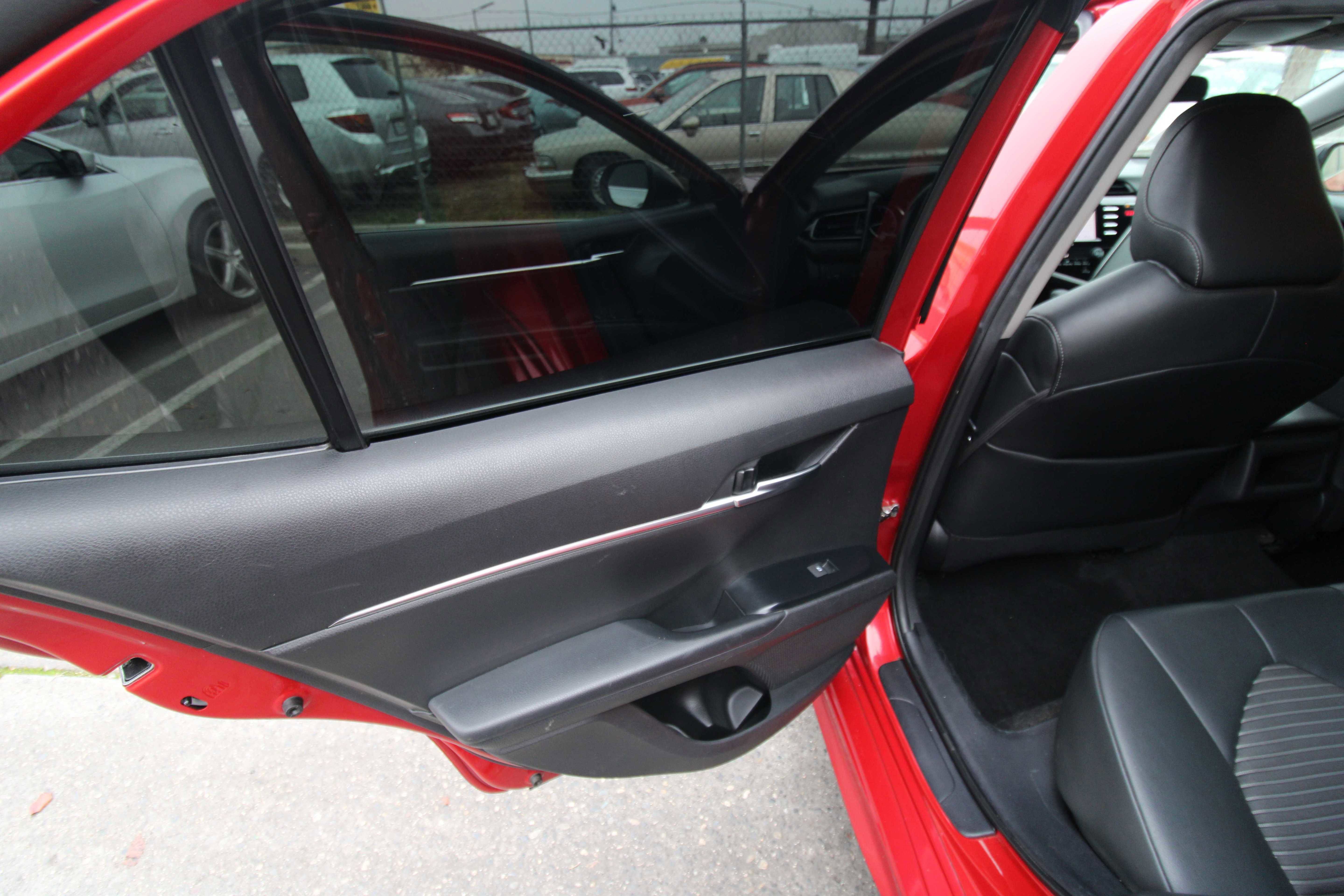 Used 2020 Toyota Camry SE image 40