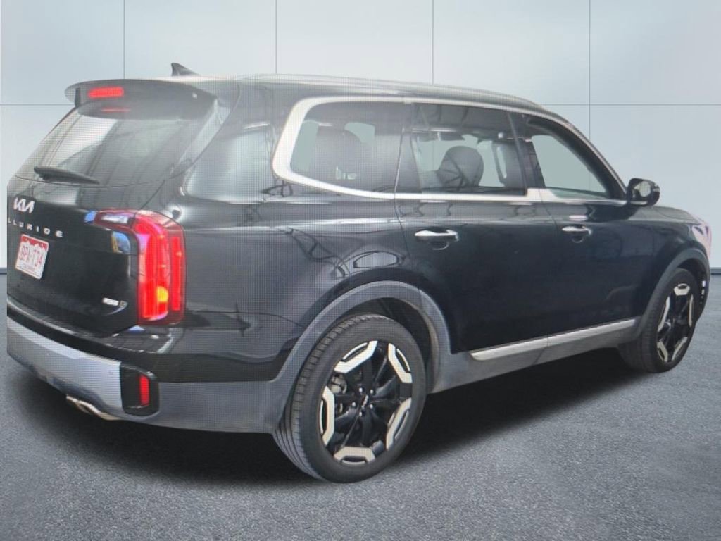 Used 2025 Kia Telluride S image 3