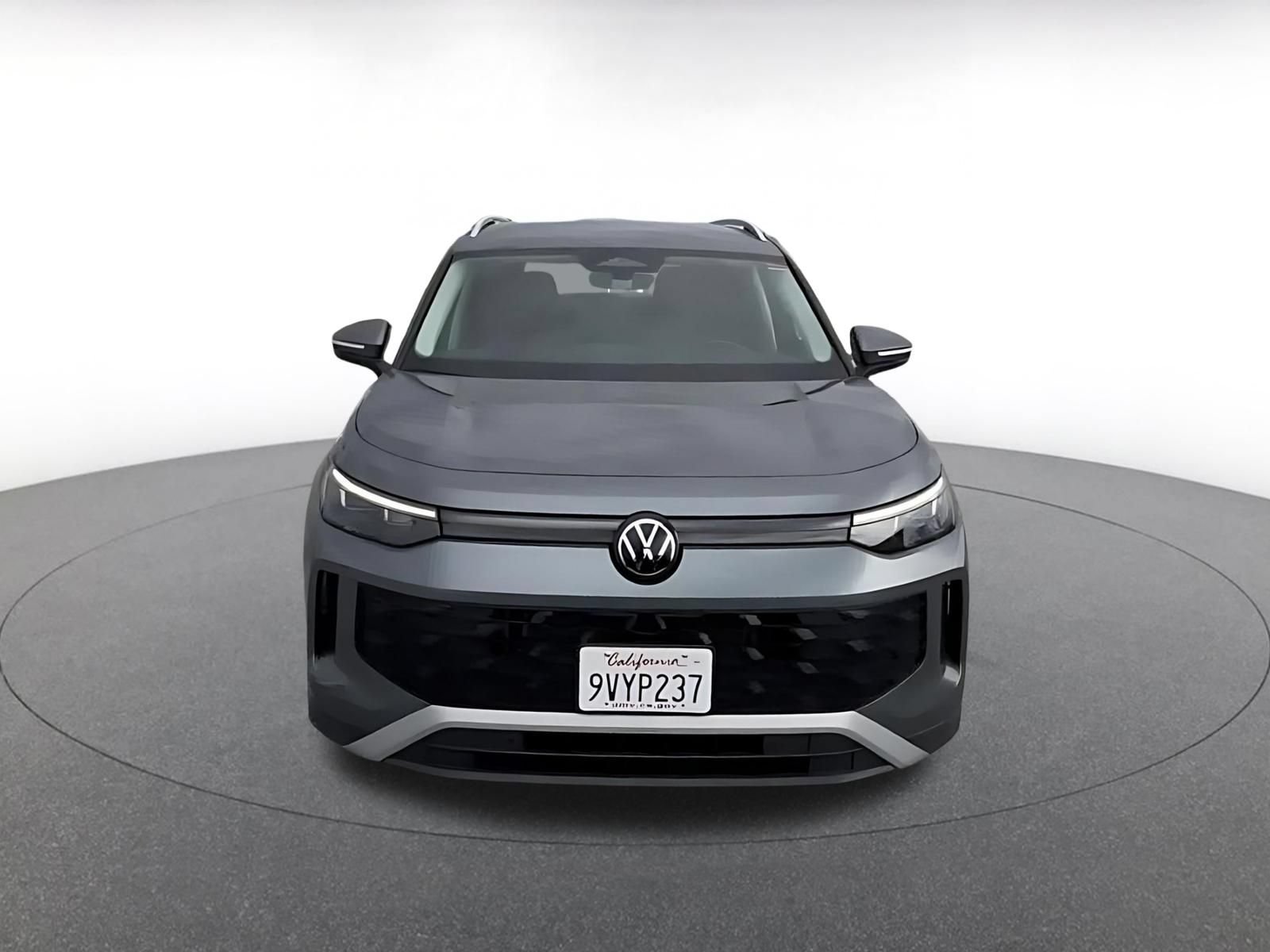 Used 2026 Volkswagen Tiguan SE FWD image 3