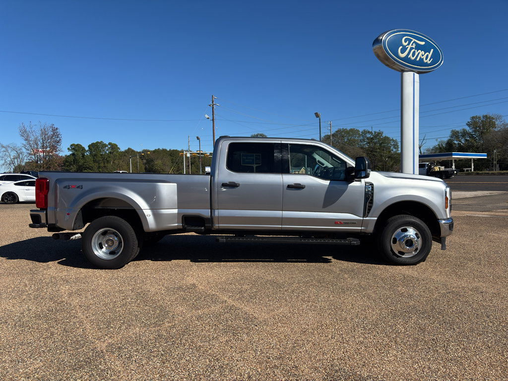 Used 2024 Ford F350 XLT image 6