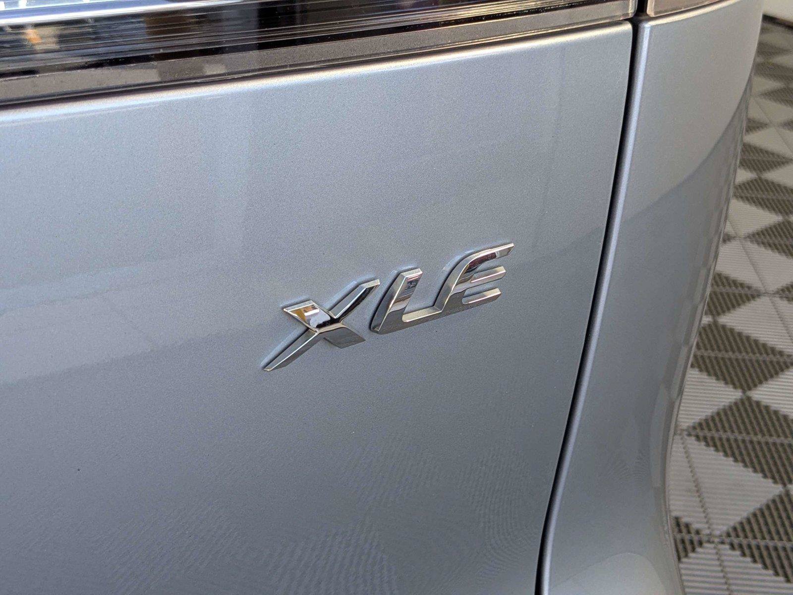 Certified 2025 Toyota Corolla Cross XLE FWD image 8