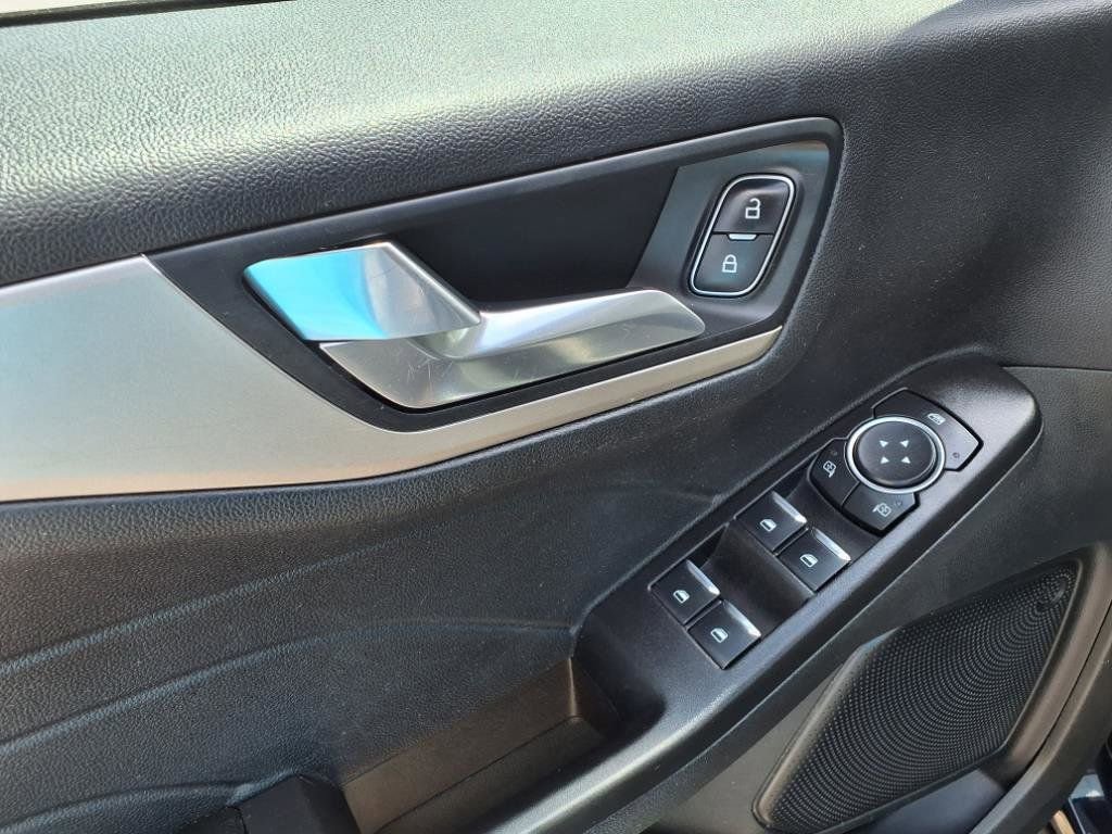 Used 2021 Ford Escape SE image 15