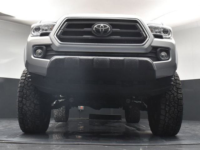Used 2022 Toyota Tacoma SR5 w/ Technology Package image 30