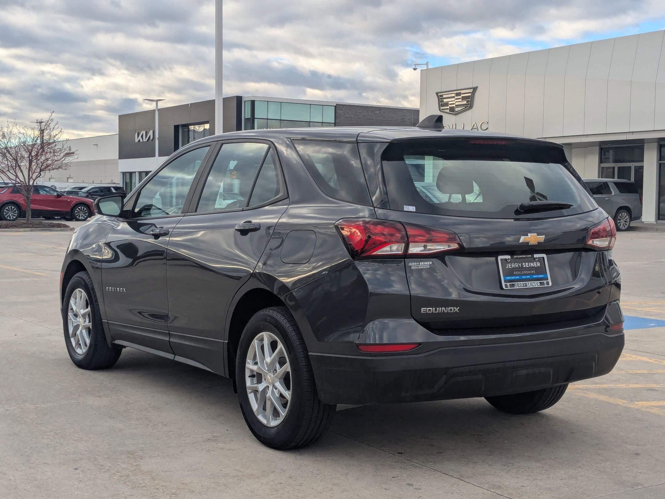 Used 2022 Chevrolet Equinox LS image 4