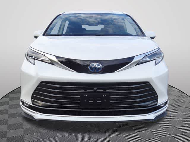 Certified 2023 Toyota Sienna Platinum AWD/4WD image 5