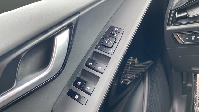 Certified 2025 Kia Niro EX Touring FWD image 21