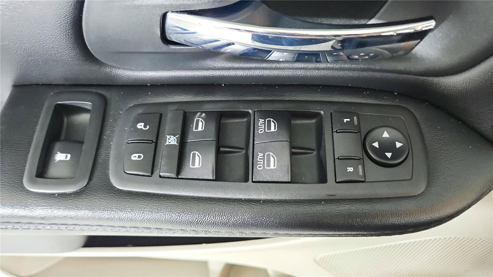 Used 2020 Dodge Grand Caravan SE FWD image 10