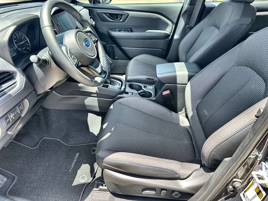 Used 2025 Subaru Forester Premium AWD/4WD image 24