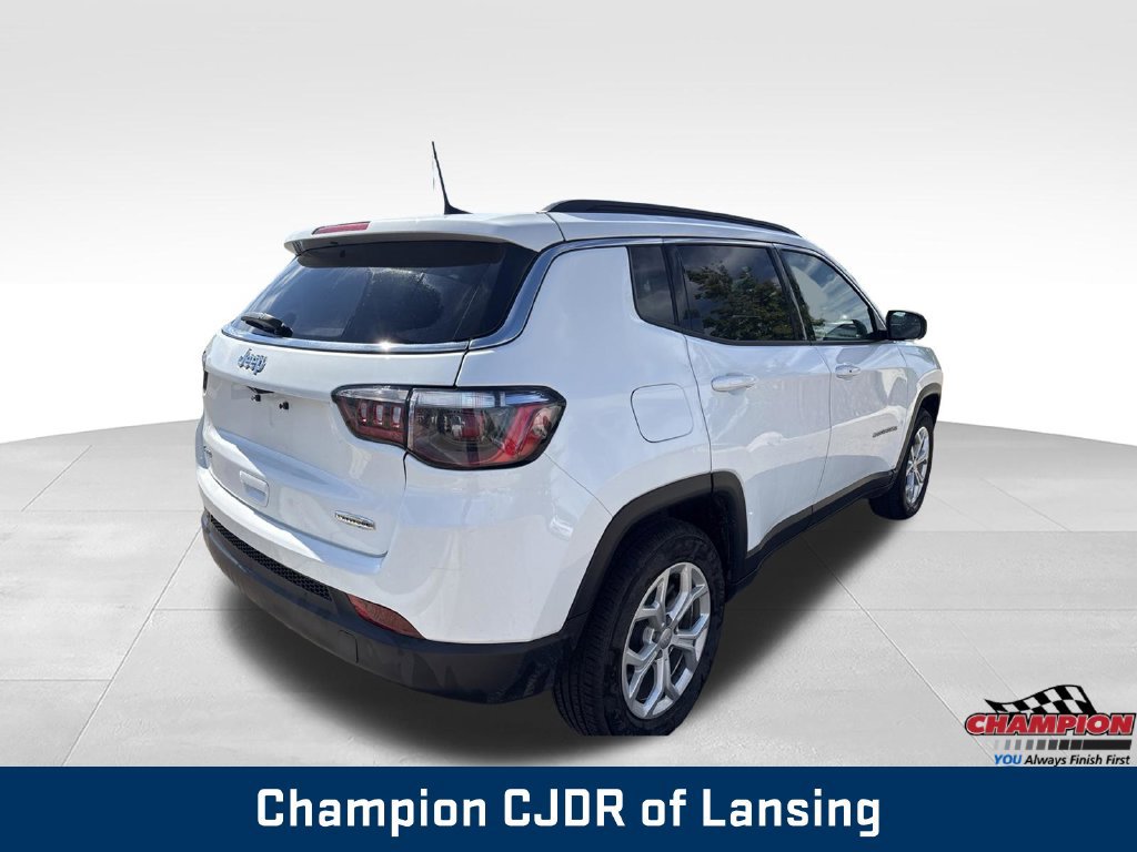 Used 2024 Jeep Compass Latitude AWD/4WD image 9