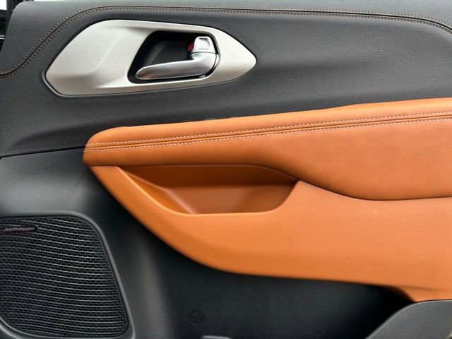 New 2026 Chrysler Pacifica Pinnacle image 23