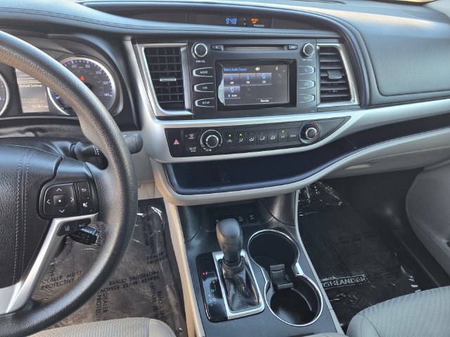 Used 2019 Toyota Highlander LE AWD/4WD image 16
