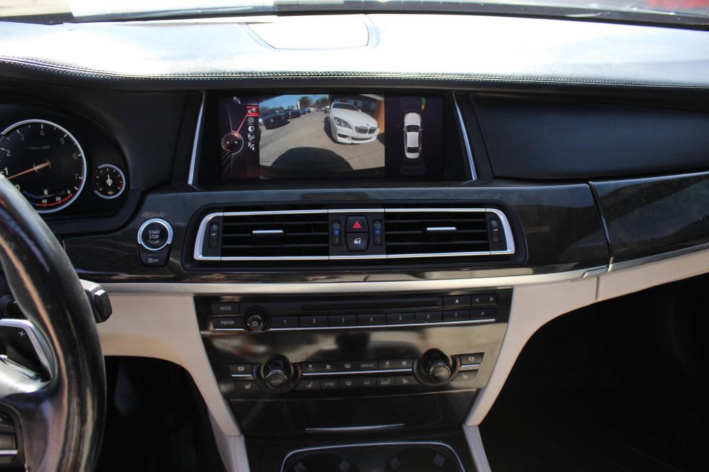 Used 2014 BMW 750Li xDrive AWD/4WD image 17