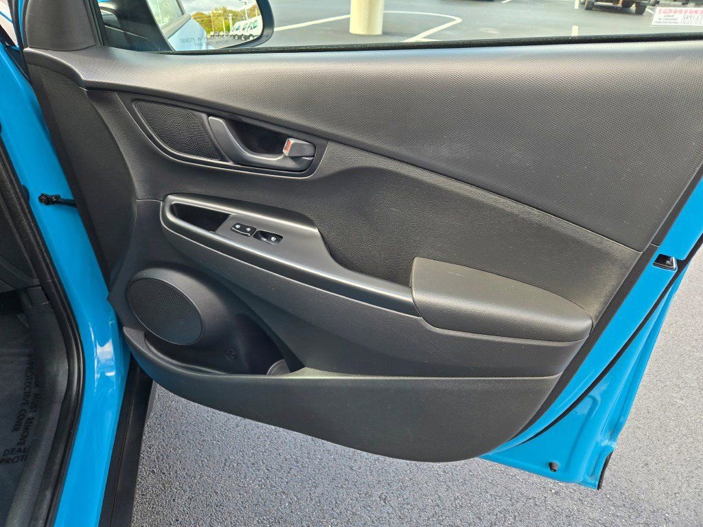 Used 2023 Hyundai Kona SEL image 4