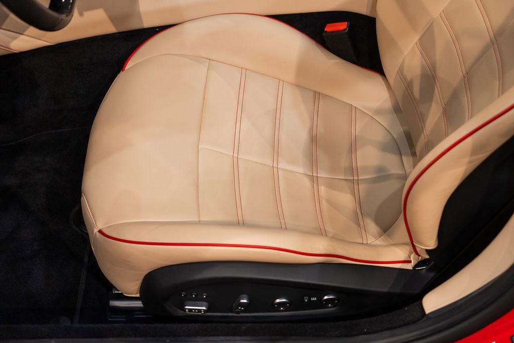 Used 2016 Ferrari California T image 27