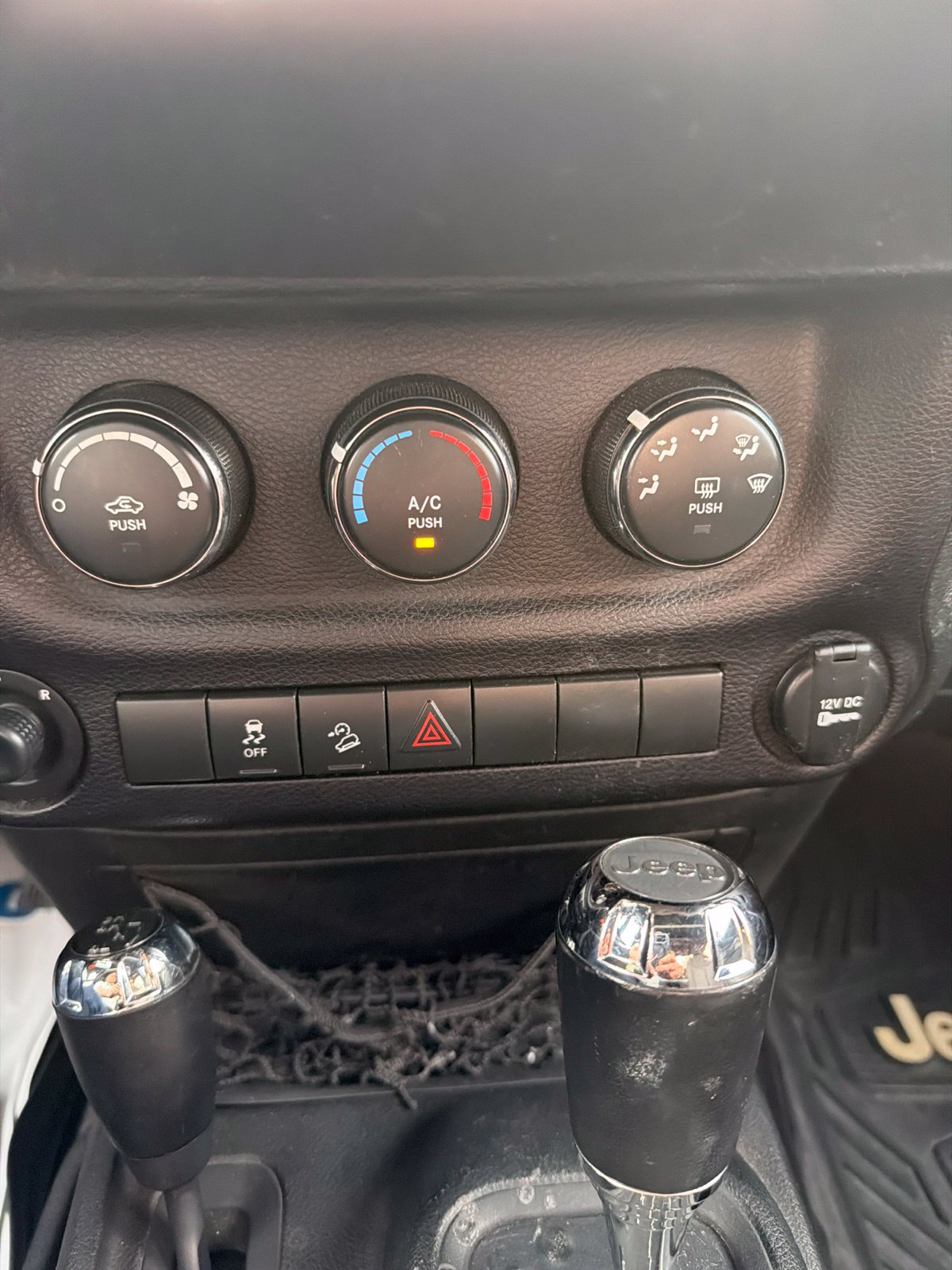 Used 2017 Jeep Wrangler Sport w/ Quick Order Package 24S AWD/4WD image 15