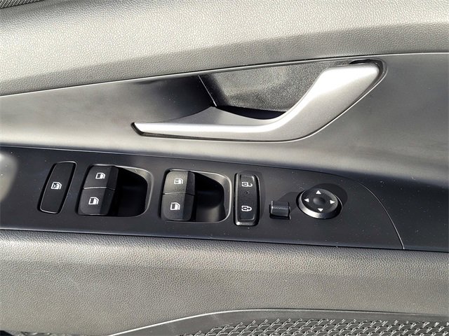 Used 2025 Hyundai Elantra SE image 16