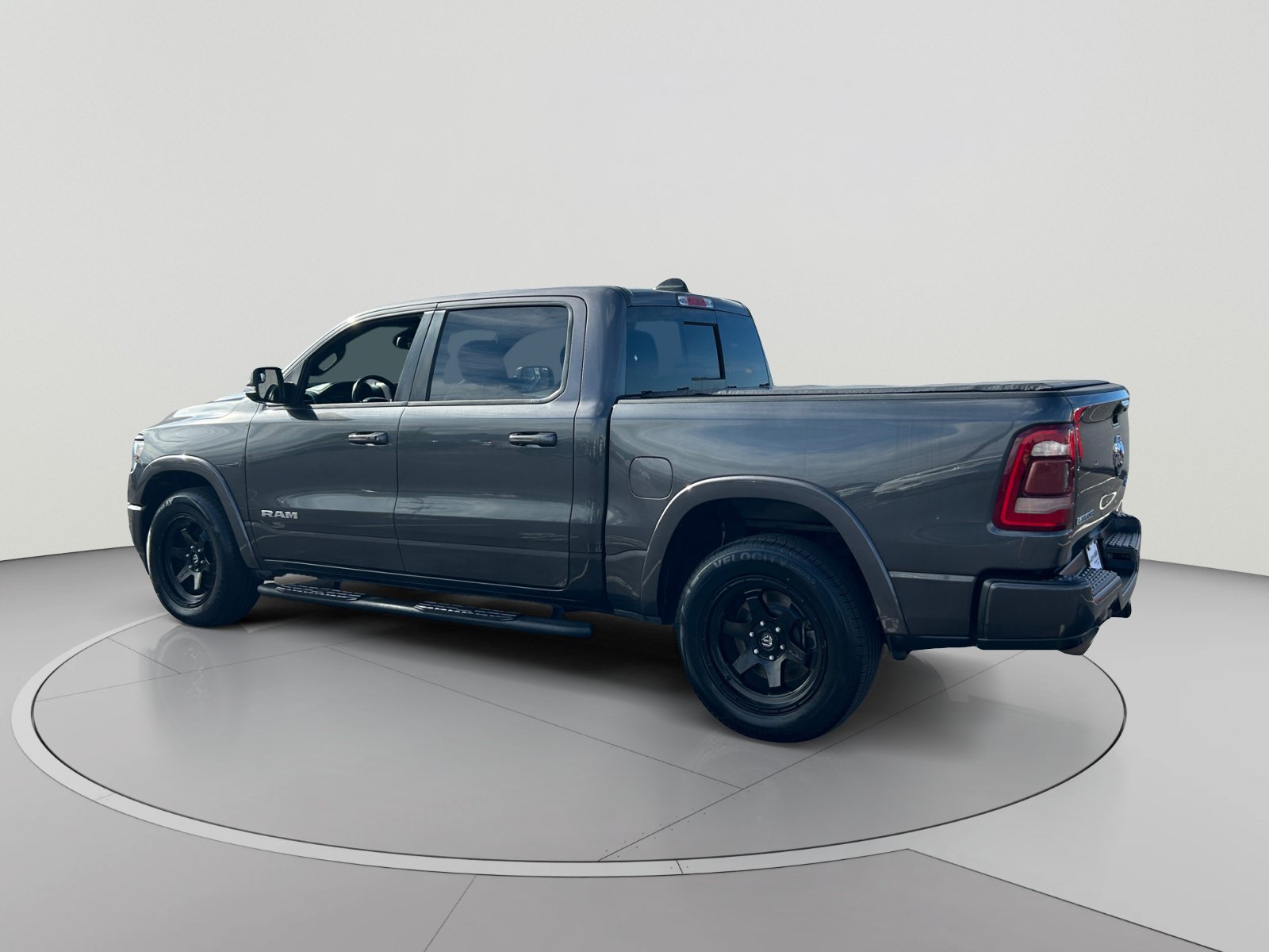 Used 2019 RAM 1500 Laramie w/ Sport Appearance Package AWD/4WD image 3