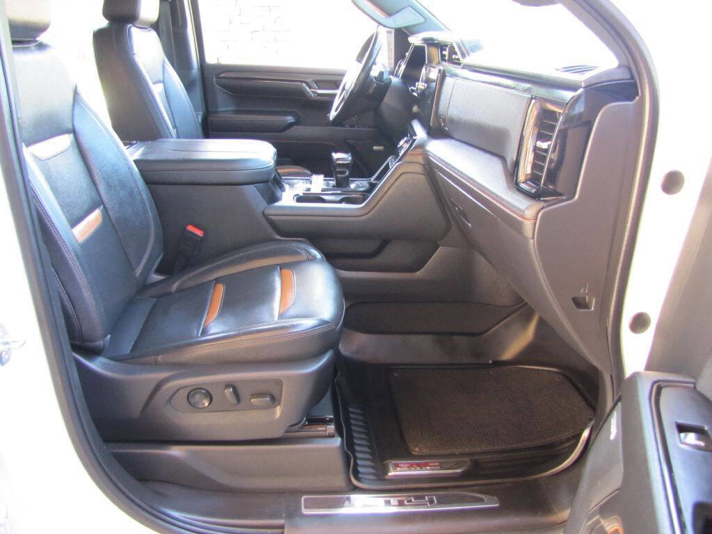 Used 2023 GMC Sierra 1500 AT4 w/ Technology Package AWD/4WD image 22