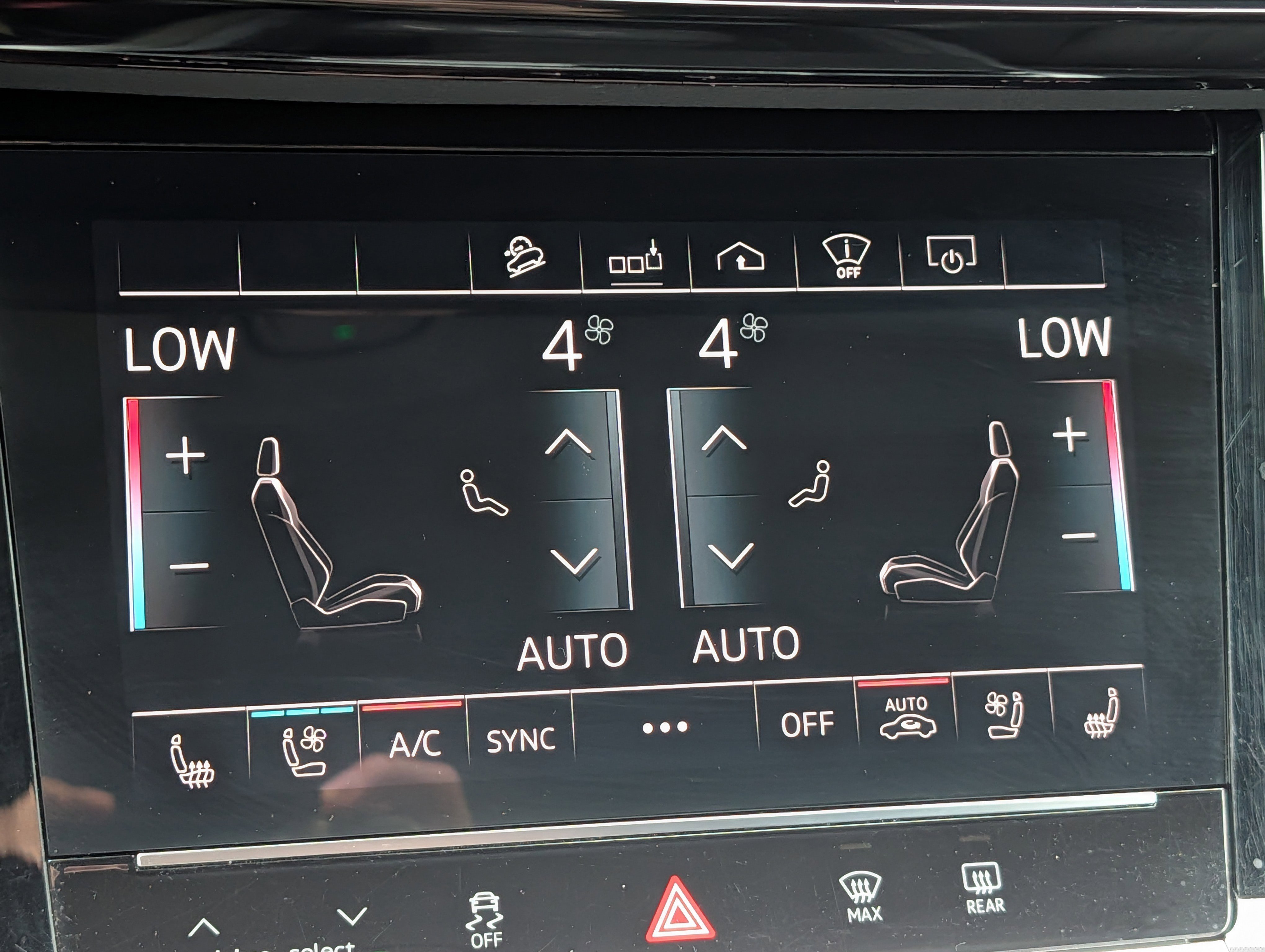 Used 2019 Audi e-tron Prestige w/ Prestige Package AWD/4WD image 23