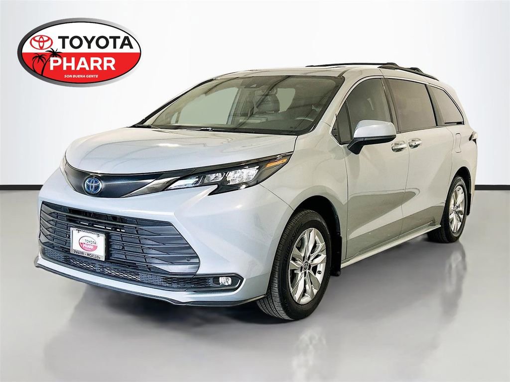 Used 2023 Toyota Sienna XLE Woodland Edition image 1