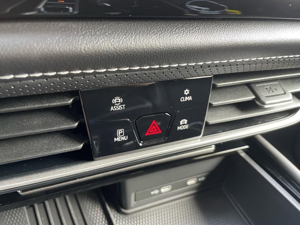 Certified 2025 Volkswagen Atlas SE image 13