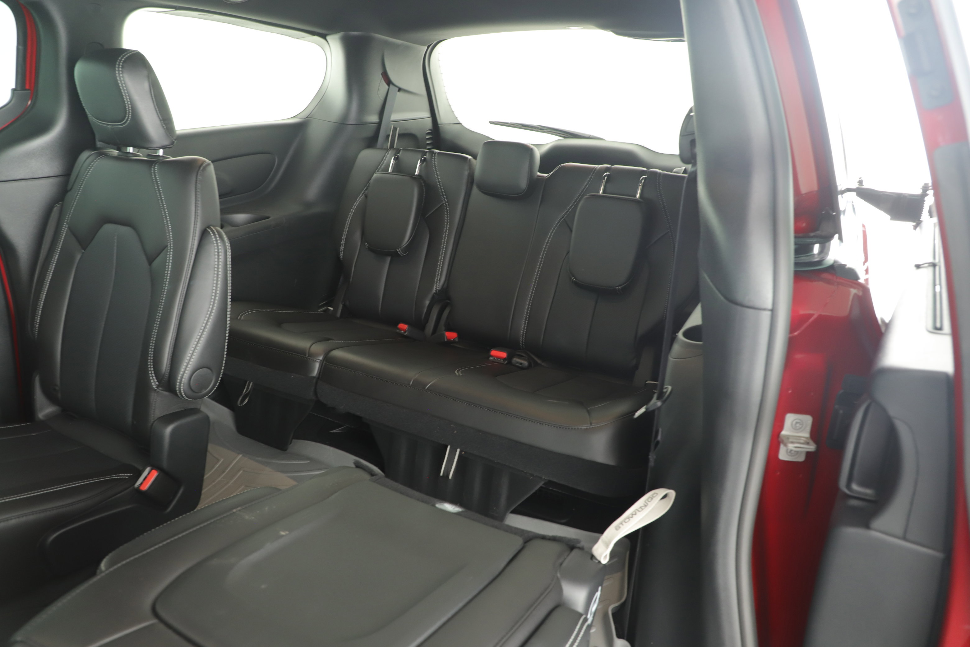 Used 2025 Chrysler Pacifica Select FWD image 8