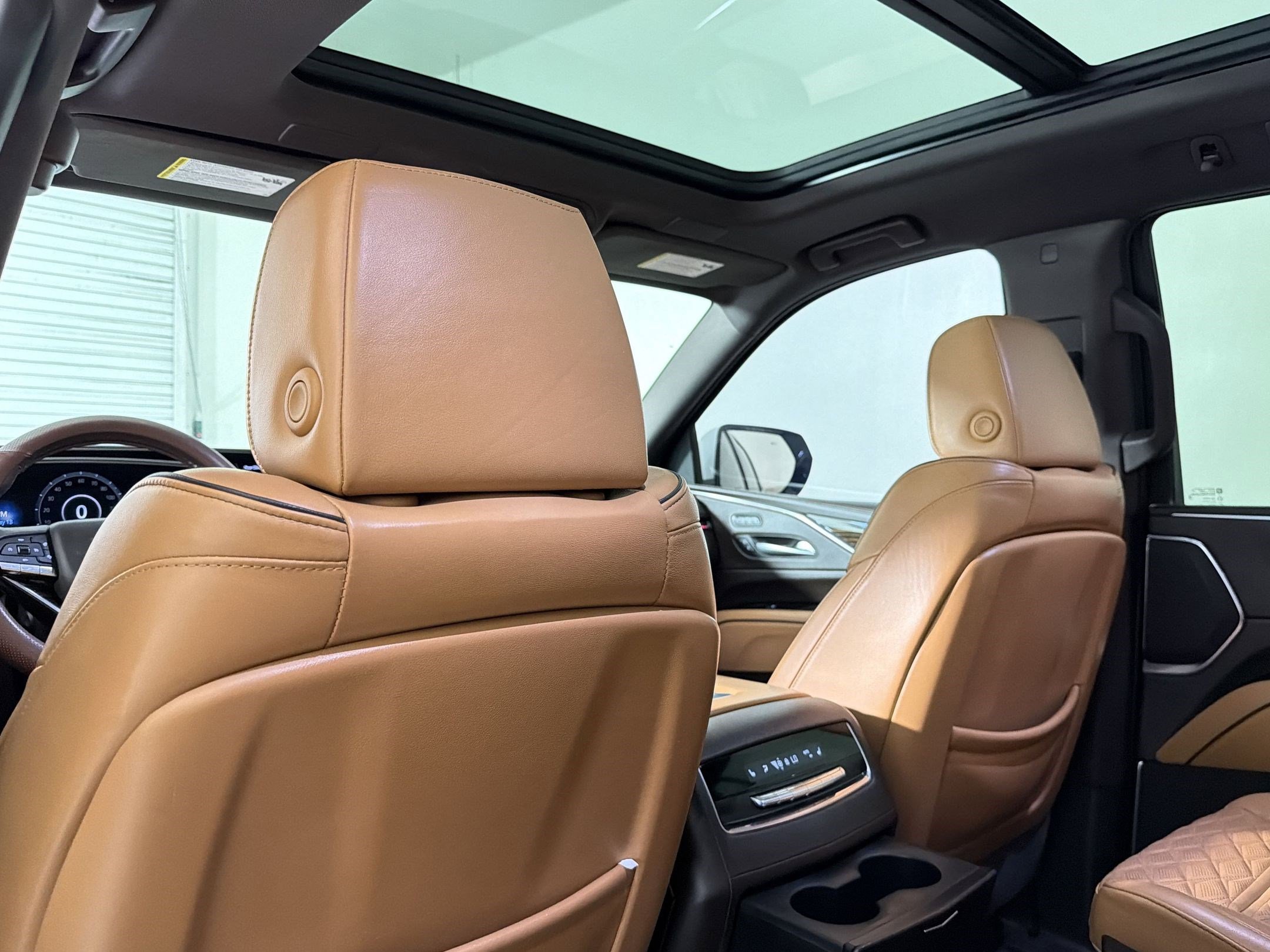 Used 2023 Cadillac Escalade Premium Luxury AWD/4WD image 36