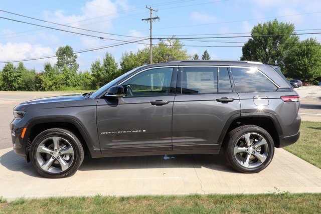 New 2025 Jeep Grand Cherokee Limited w/ Luxury Tech Group II image 29