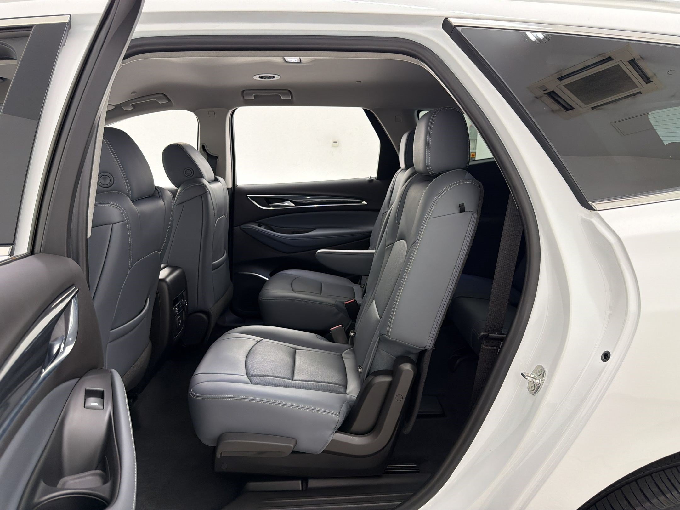 Used 2021 Buick Enclave Essence AWD/4WD image 23