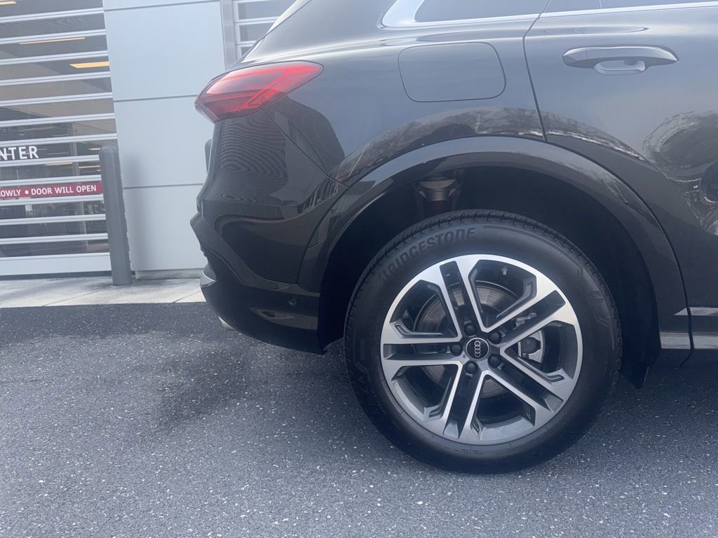 Used 2025 Audi Q5 Premium w/ 19" Wheel Package image 7