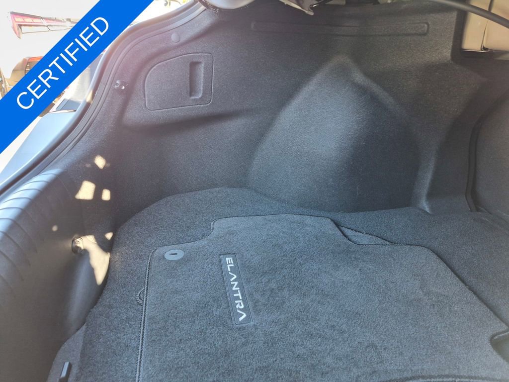 Used 2025 Hyundai Elantra SE image 26