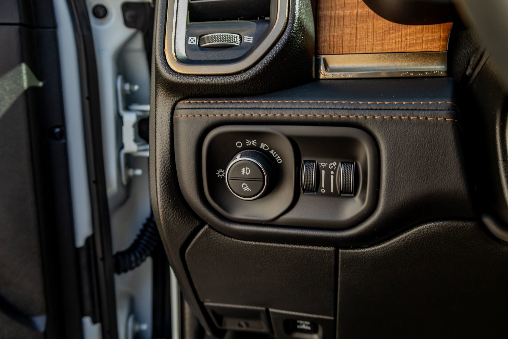 Used 2024 RAM 2500 Limited w/ Safety Group image 22