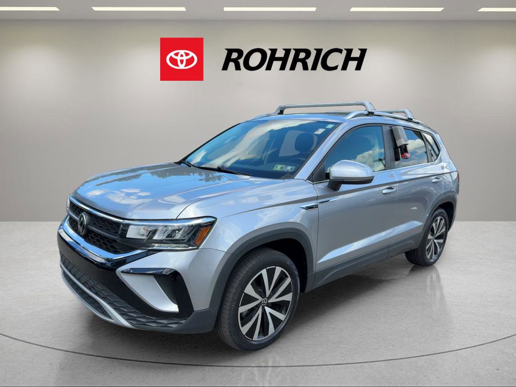 Used 2022 Volkswagen Taos SE image 1