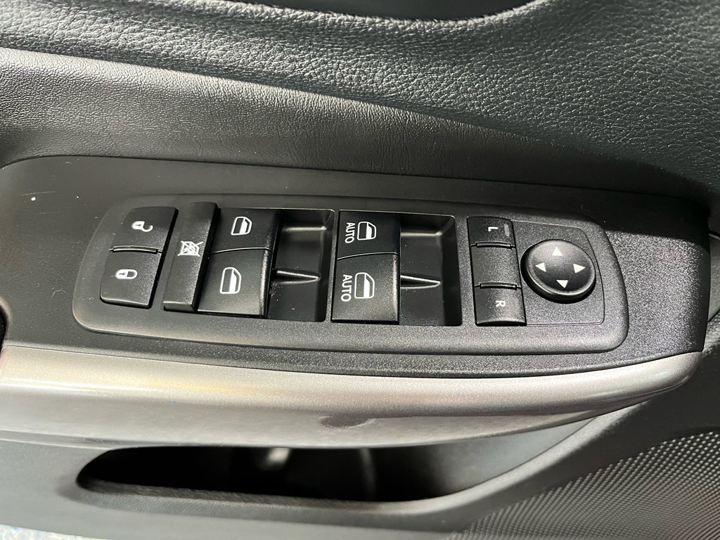 Used 2019 Jeep Cherokee Limited image 29