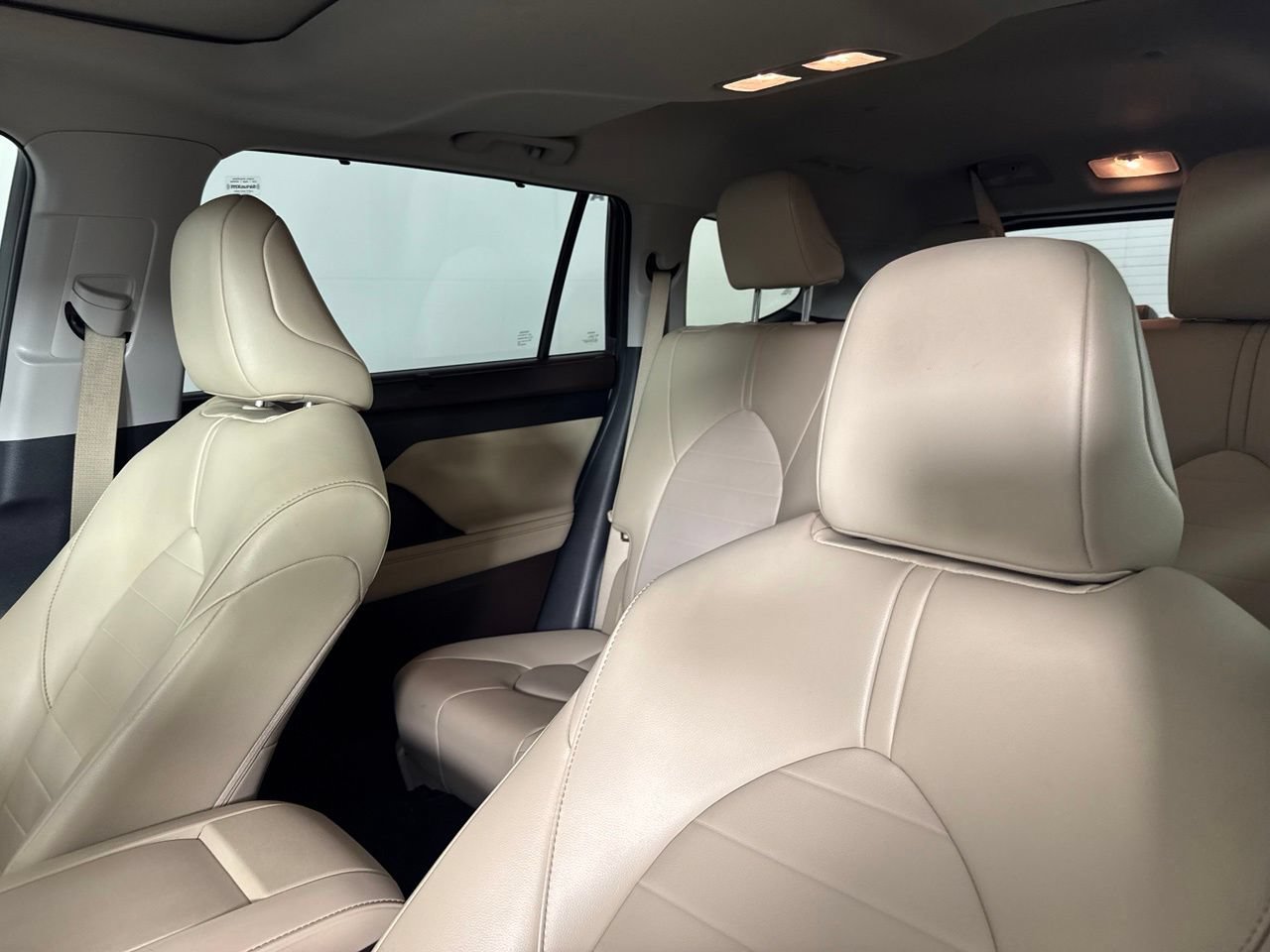 Used 2022 Toyota Highlander XLE FWD image 23
