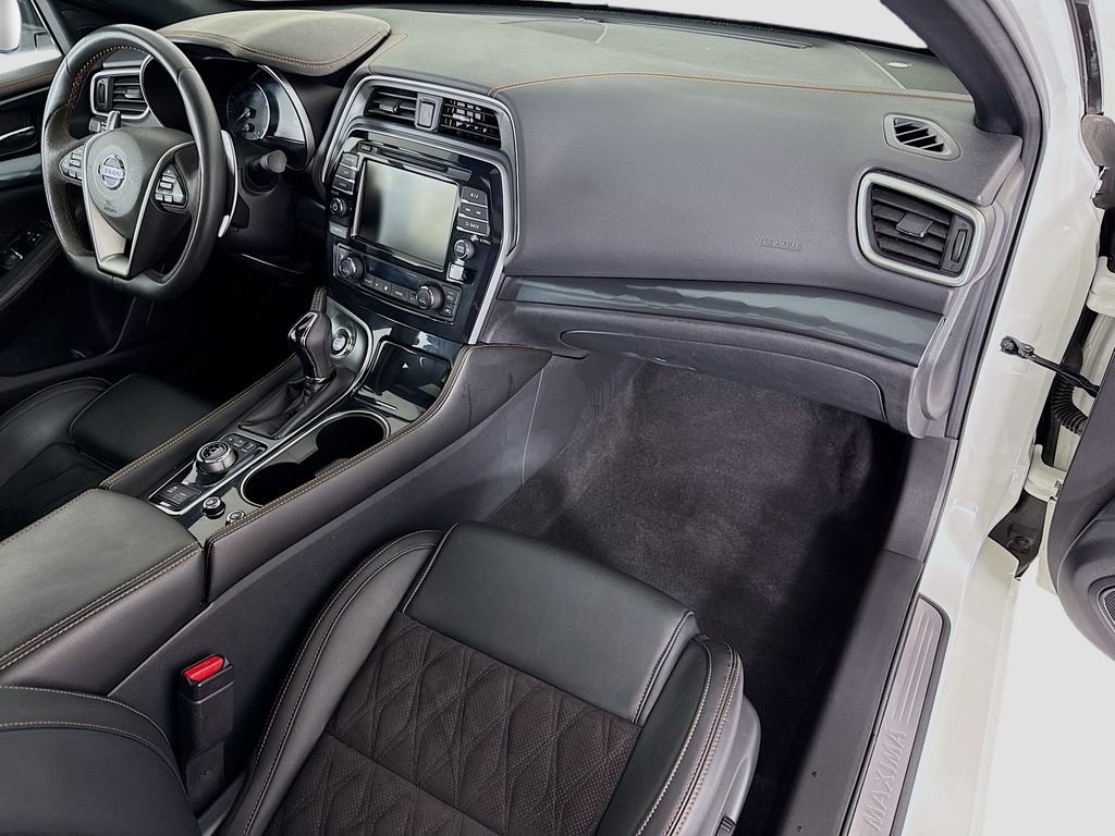 Used 2022 Nissan Maxima SR w/ Sport Mat Group FWD image 17