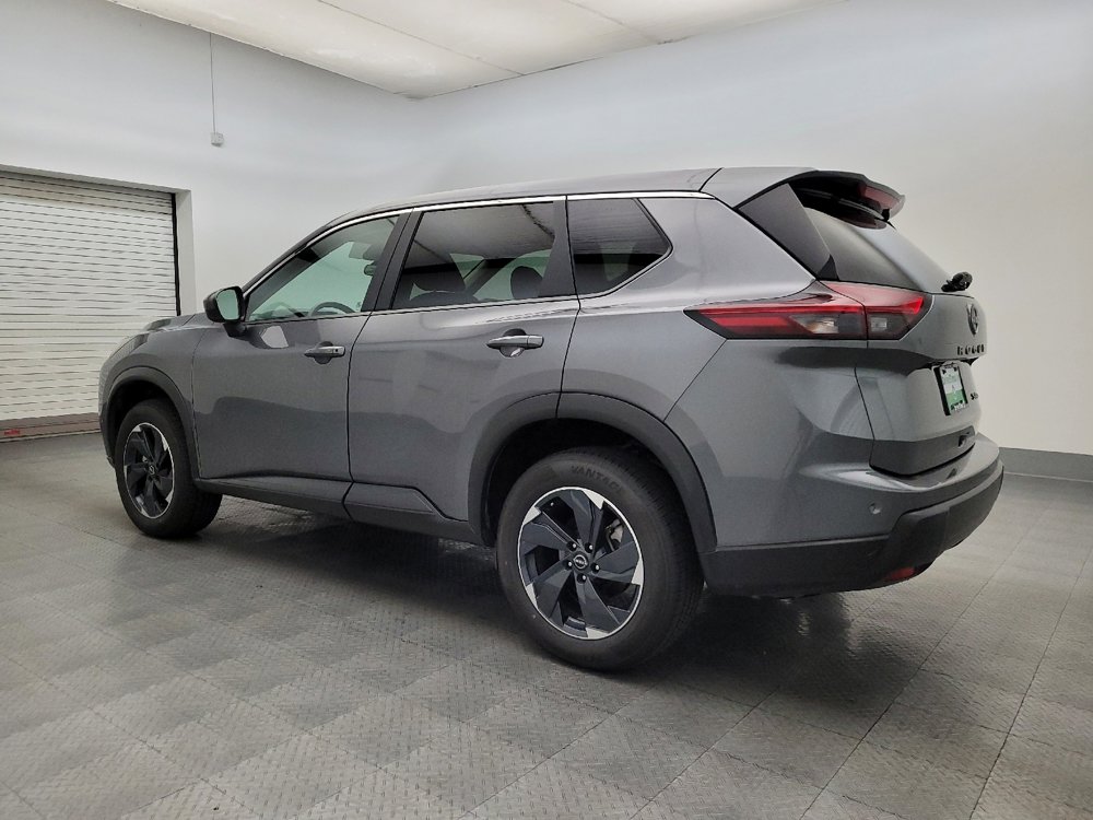 Used 2024 Nissan Rogue SV image 3