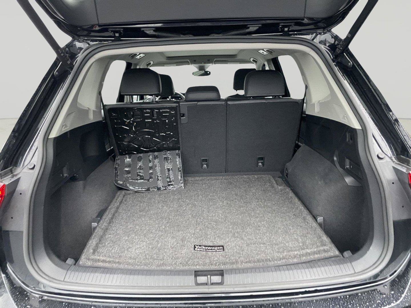 Used 2022 Volkswagen Tiguan SE AWD/4WD image 10