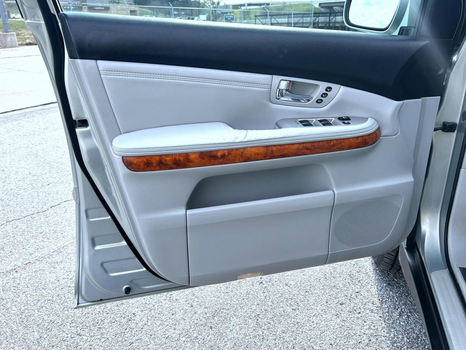 Used 2005 Lexus RX 330 AWD image 9