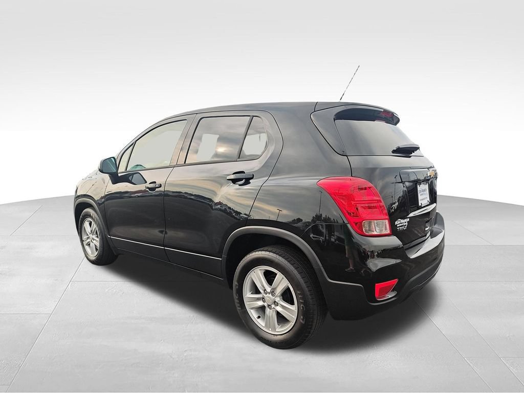 Used 2022 Chevrolet Trax LS w/ Tint and Cruise Package FWD image 3