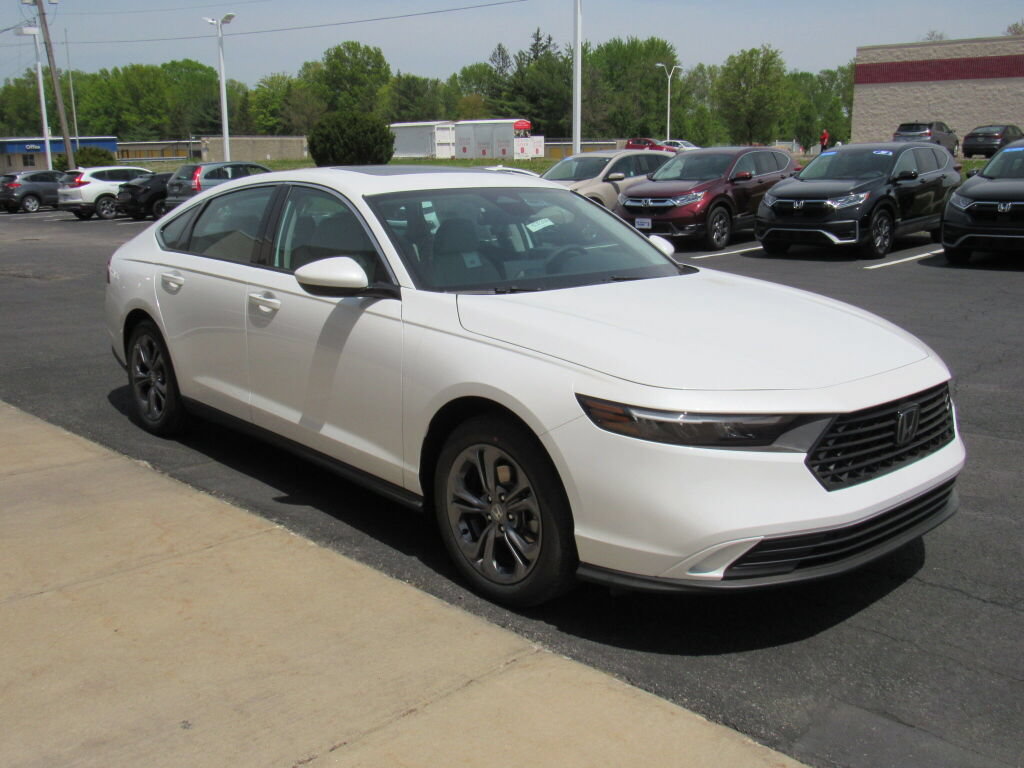 Used 2024 Honda Accord EX image 4