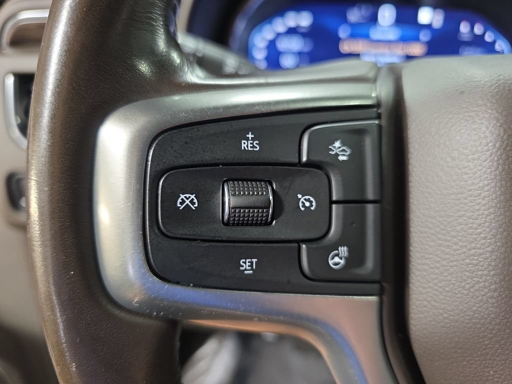 Used 2022 Chevrolet Suburban LT w/ Luxury Package AWD/4WD image 19