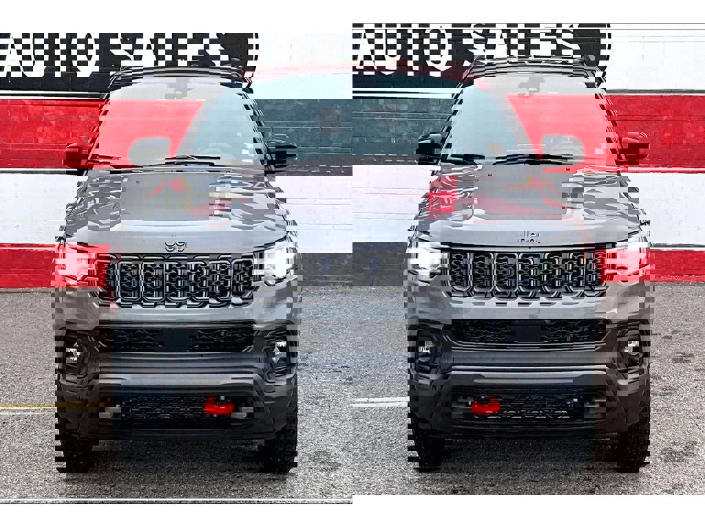 Used 2023 Jeep Compass Trailhawk image 3