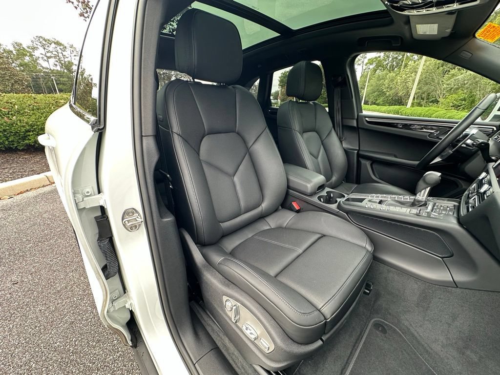 Certified 2021 Porsche Macan S AWD/4WD image 21