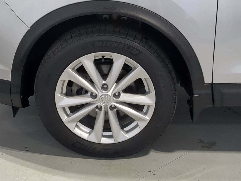 Used 2017 Nissan Rogue Sport SV w/ SV All-Weather Package AWD/4WD image 16