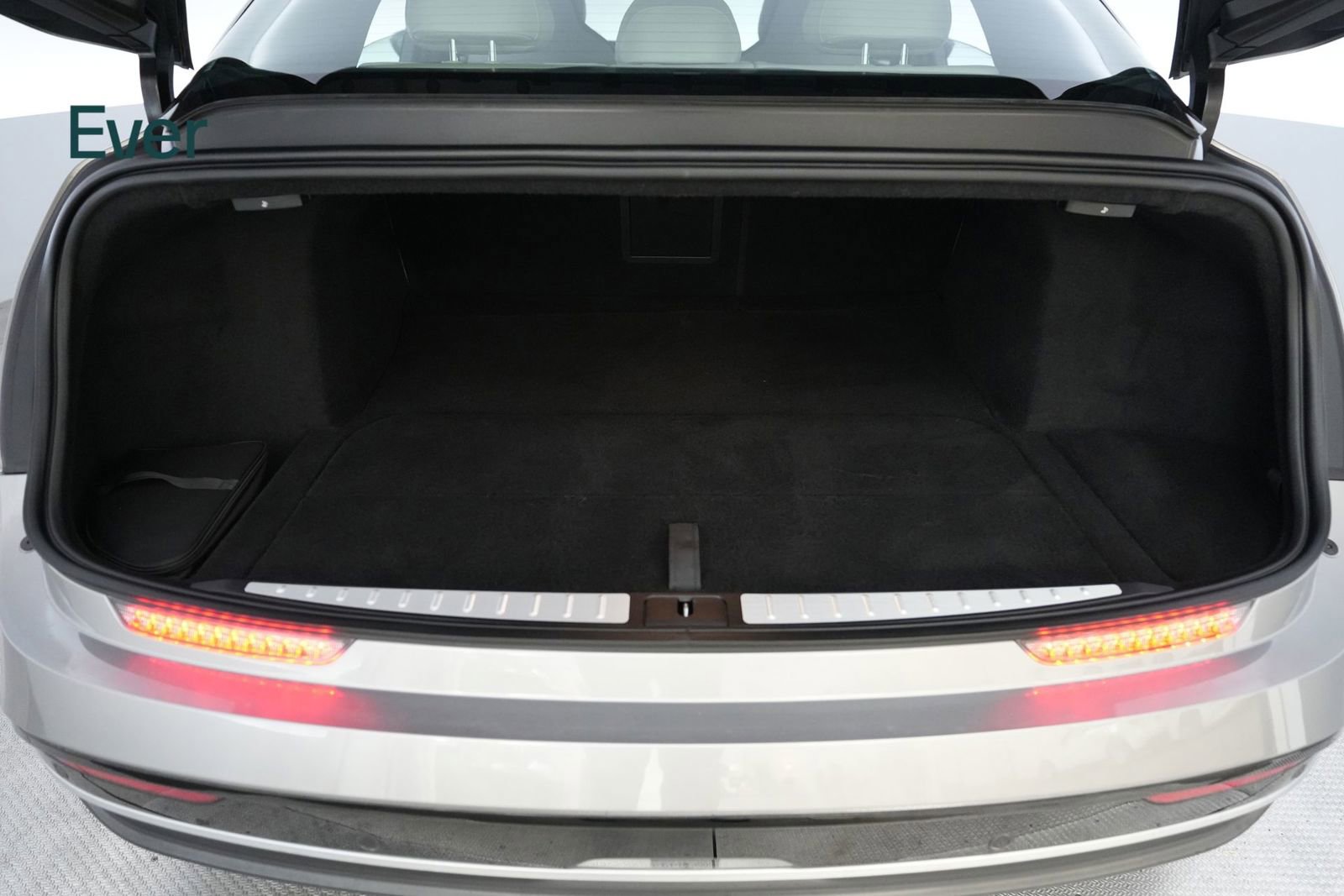 Used 2023 Lucid Air Touring image 8