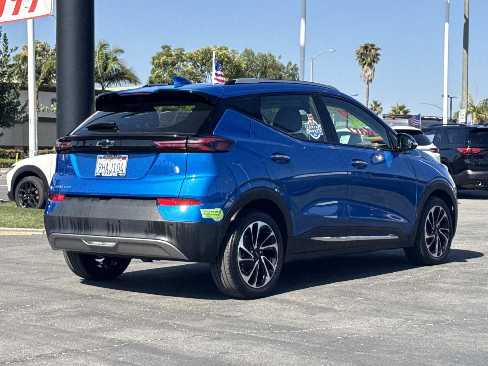 Used 2023 Chevrolet Bolt EUV Premier w/ Sun & Sound Package FWD image 5