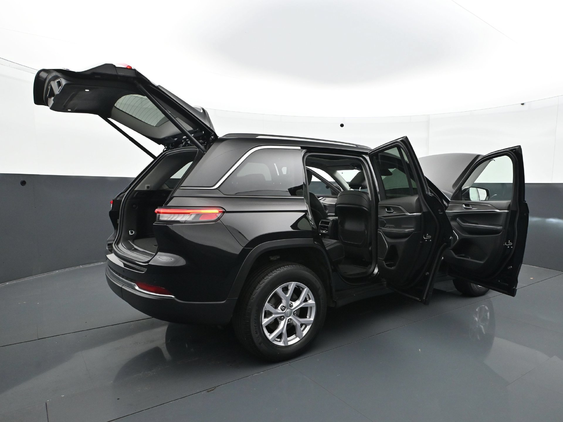 Used 2022 Jeep Grand Cherokee Limited AWD/4WD image 36