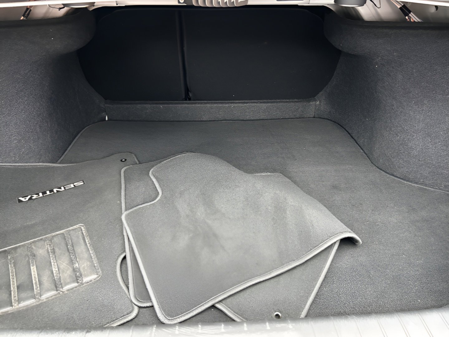 Used 2025 Nissan Sentra SR w/ SR Premium Package image 41