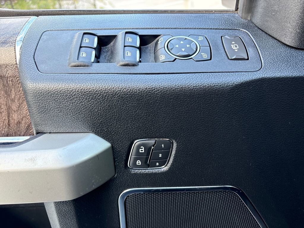 Used 2019 Ford F350 Lariat image 17